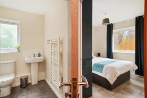 Peaceful 2BR Flat with Historic Bottle Kilns View & Free Parking Located near City Centre